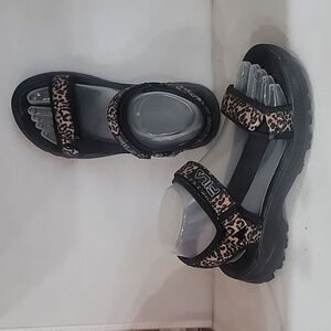 Fila Women's Leopard‎ Print Strap Sandal (sz 7)